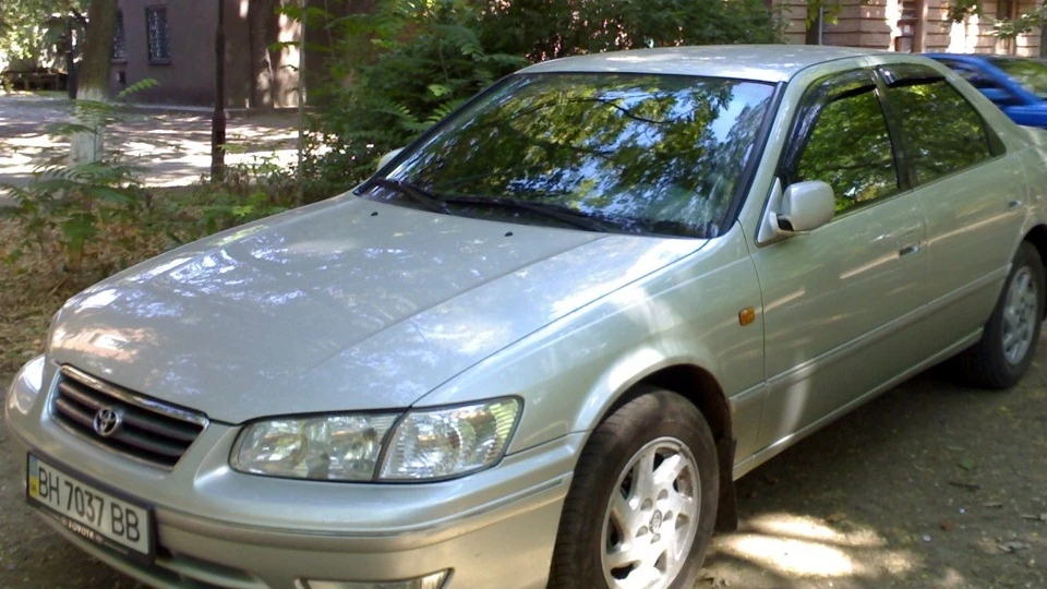 Toyota Camry 2