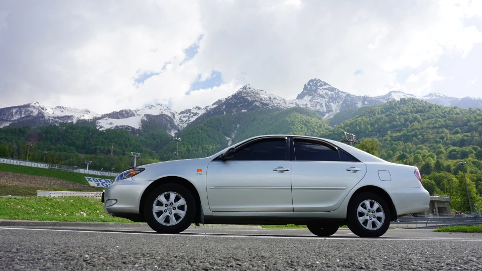 Toyota Camry 4