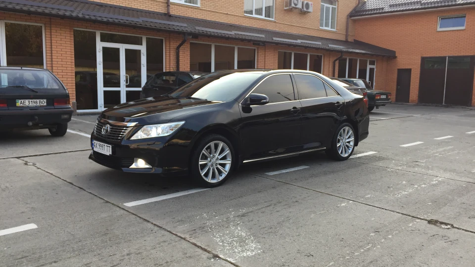 Toyota Camry 4