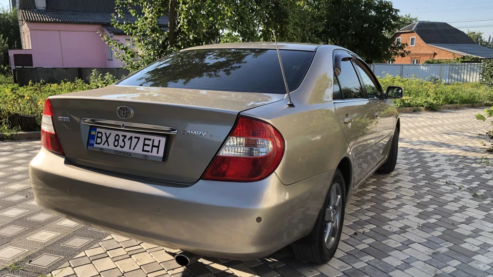 Toyota Camry 2