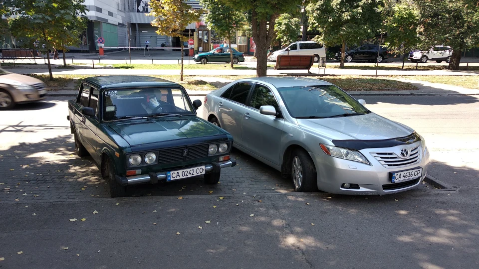 Toyota Camry 2