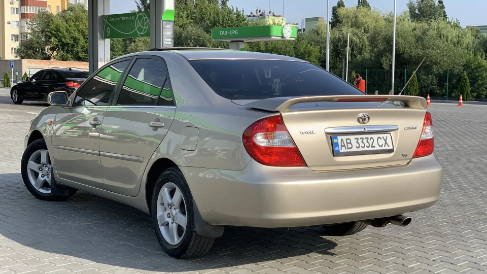 Toyota Camry 2