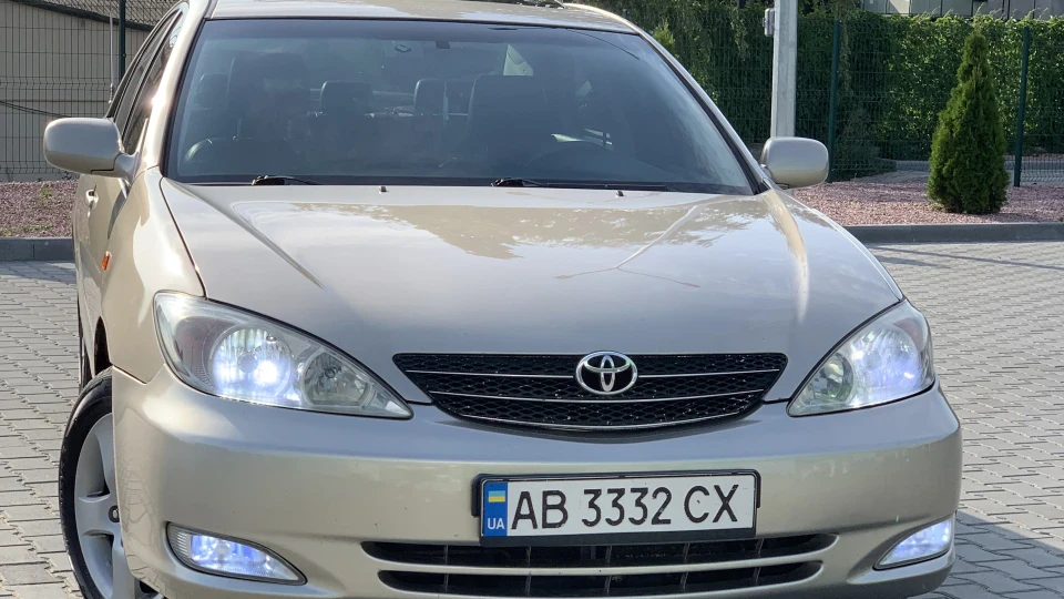 Toyota Camry 3