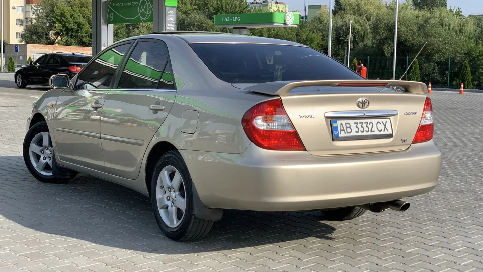Toyota Camry 5