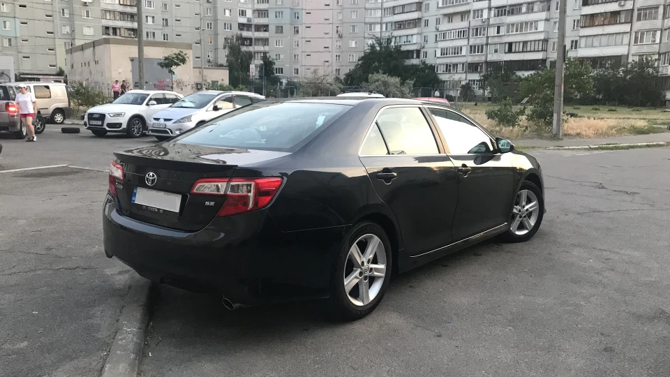 Toyota Camry 2