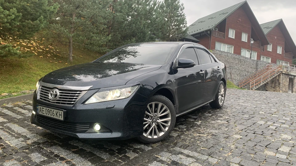 Toyota Camry 5