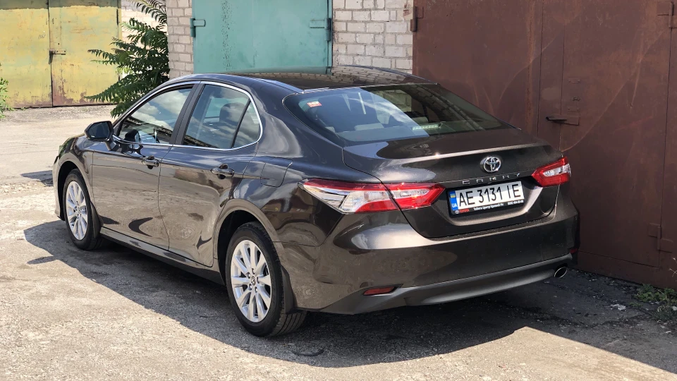 Toyota Camry 4