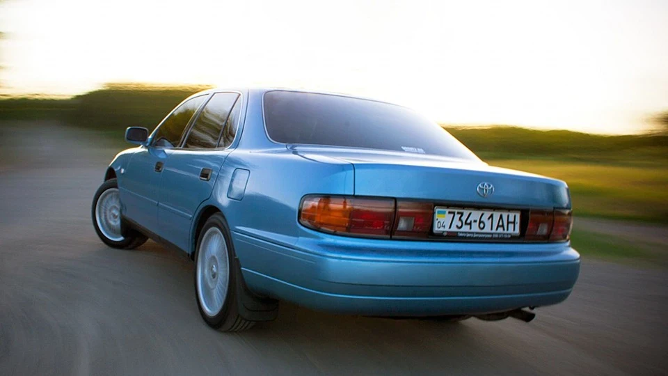 Toyota Camry 4