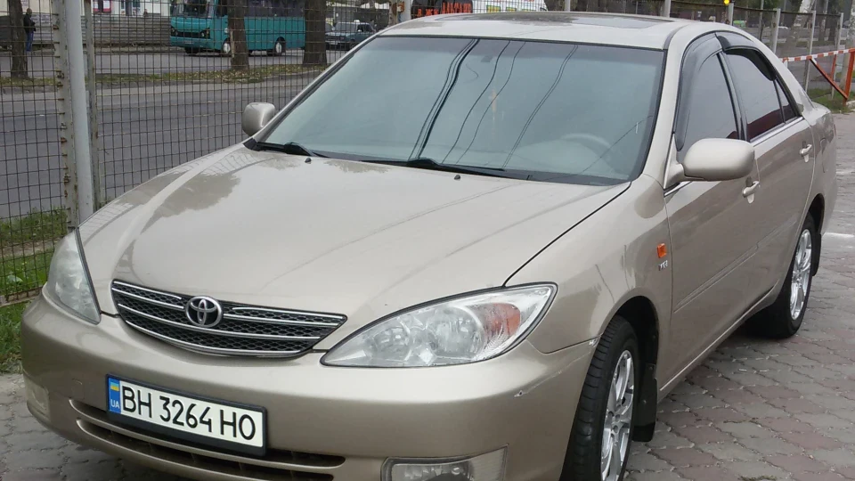 Toyota Camry 2
