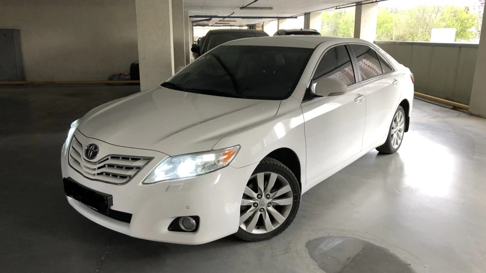 Toyota Camry 2