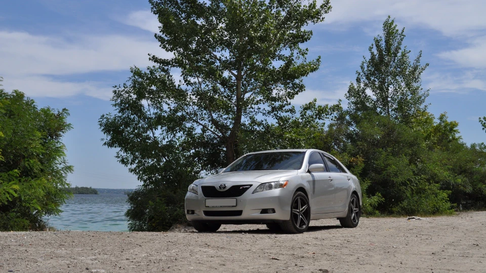 Toyota Camry 4