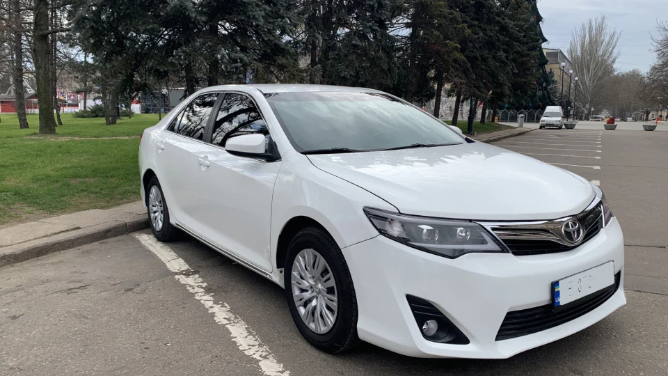 Toyota Camry 3