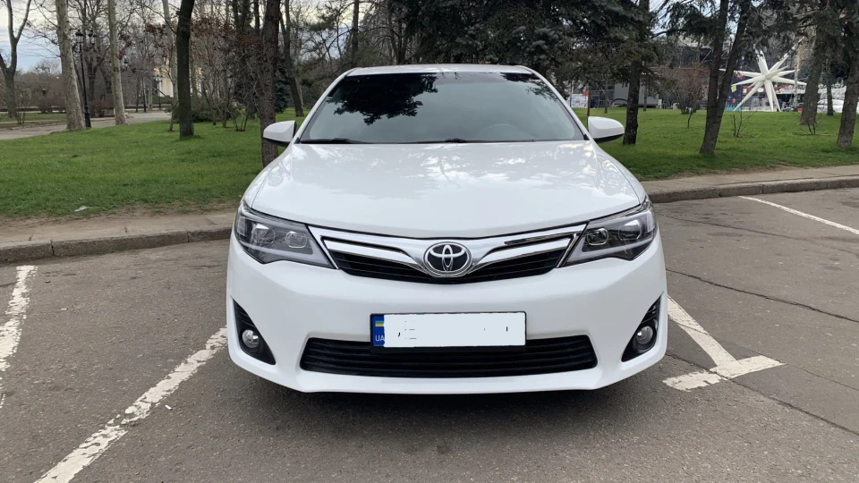Toyota Camry 4