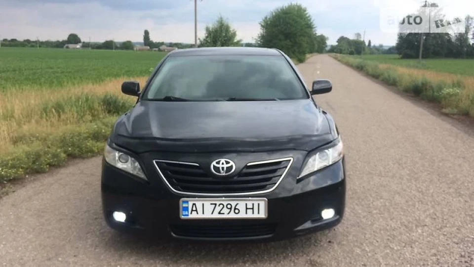 Toyota Camry 4