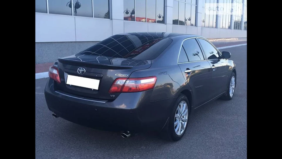 Toyota Camry 2