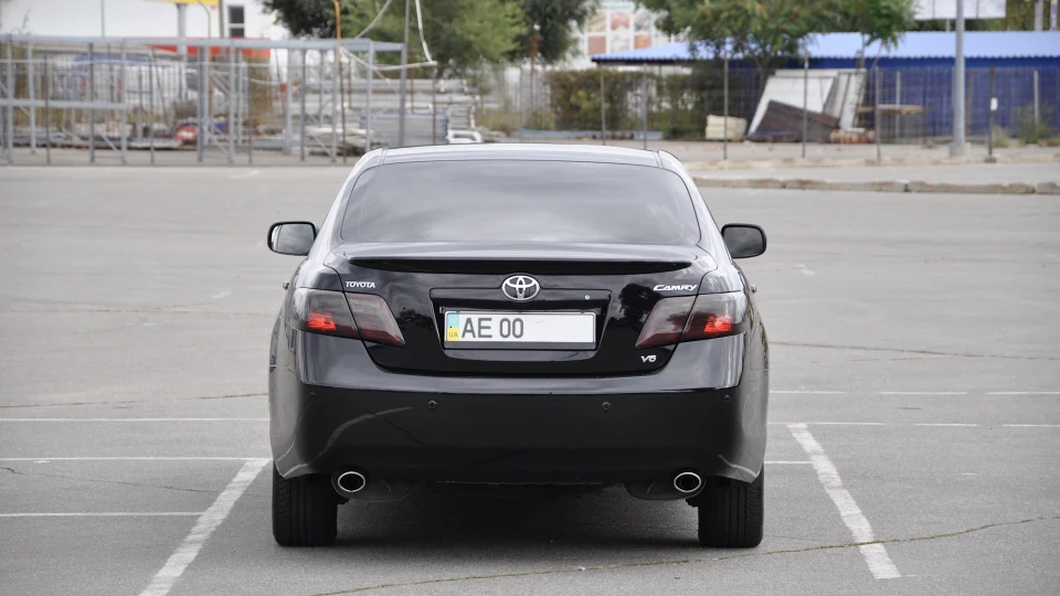 Toyota Camry 4