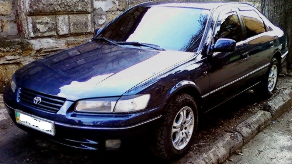 Toyota Camry 2