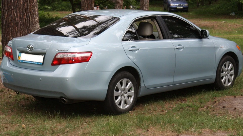 Toyota Camry 2