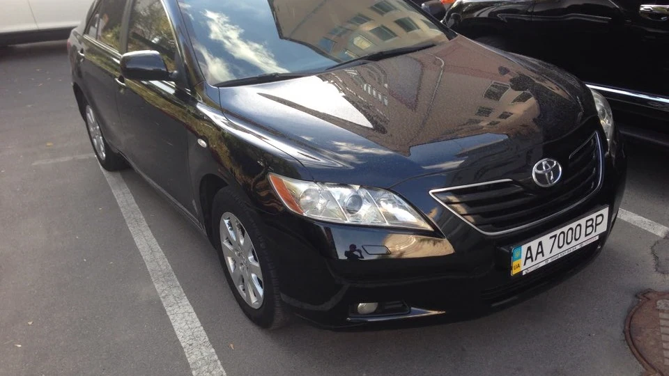 Toyota Camry 4