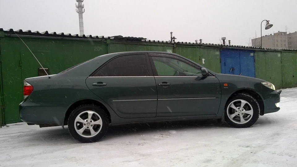 Toyota Camry 2