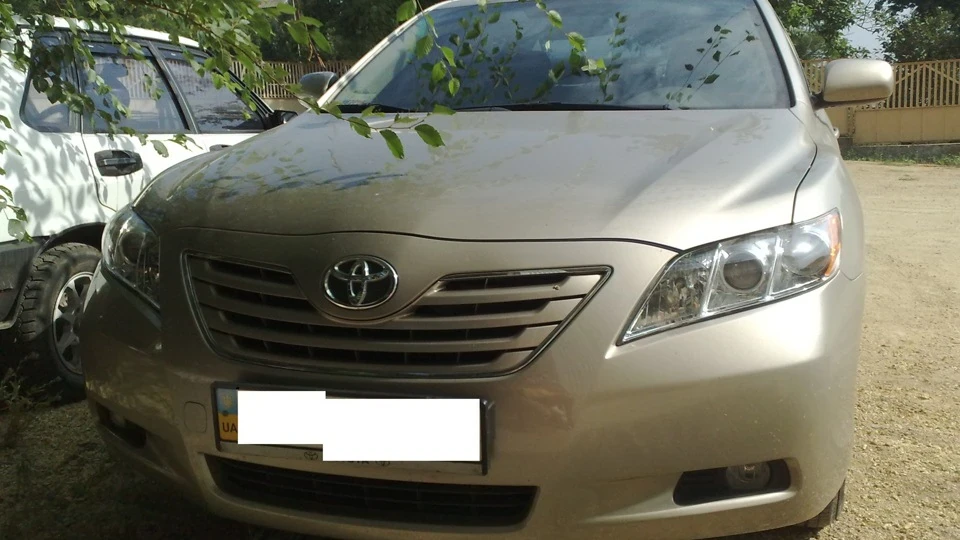 Toyota Camry 4