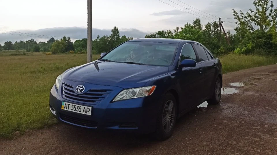 Toyota Camry 4