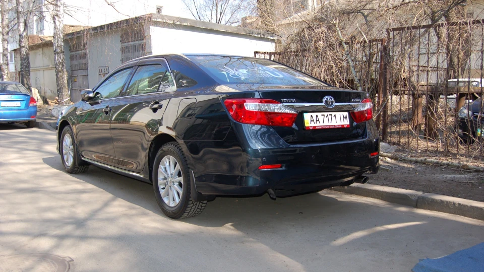 Toyota Camry 4