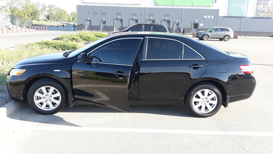 Toyota Camry 2