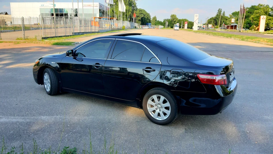 Toyota Camry 2