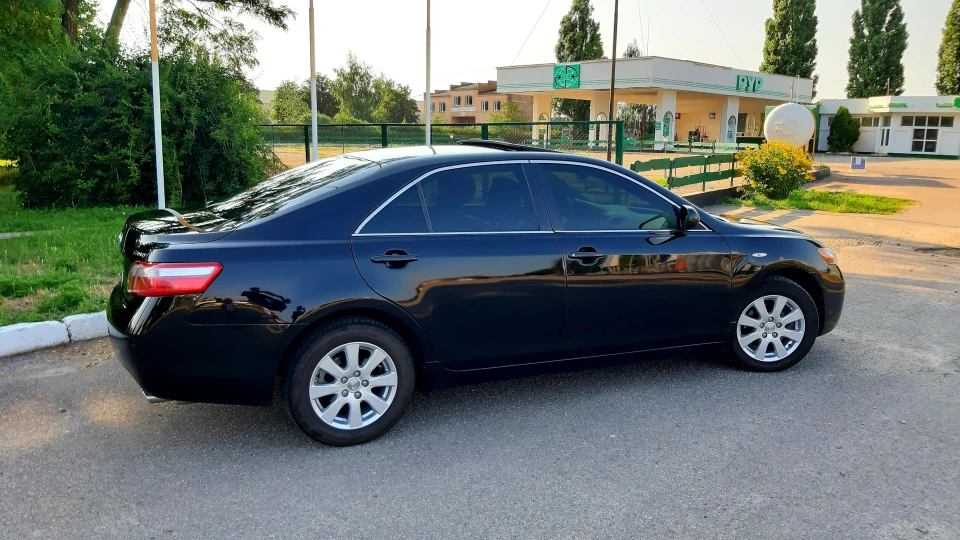Toyota Camry 4