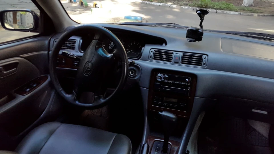 Toyota Camry 4