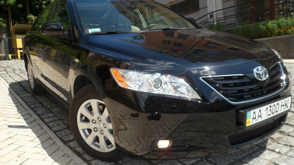 Toyota Camry 4