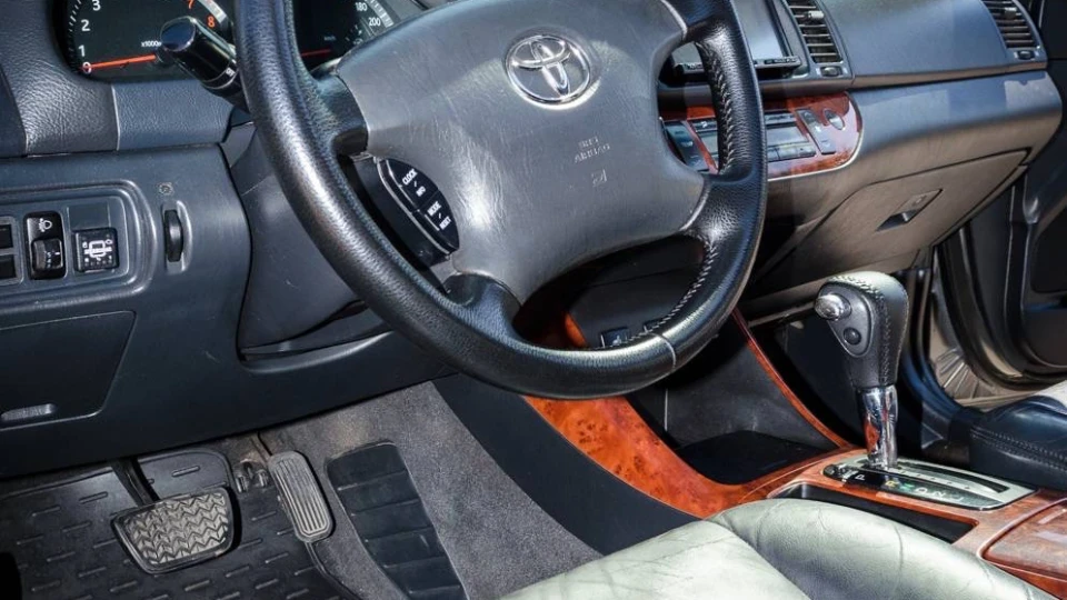 Toyota Camry 4