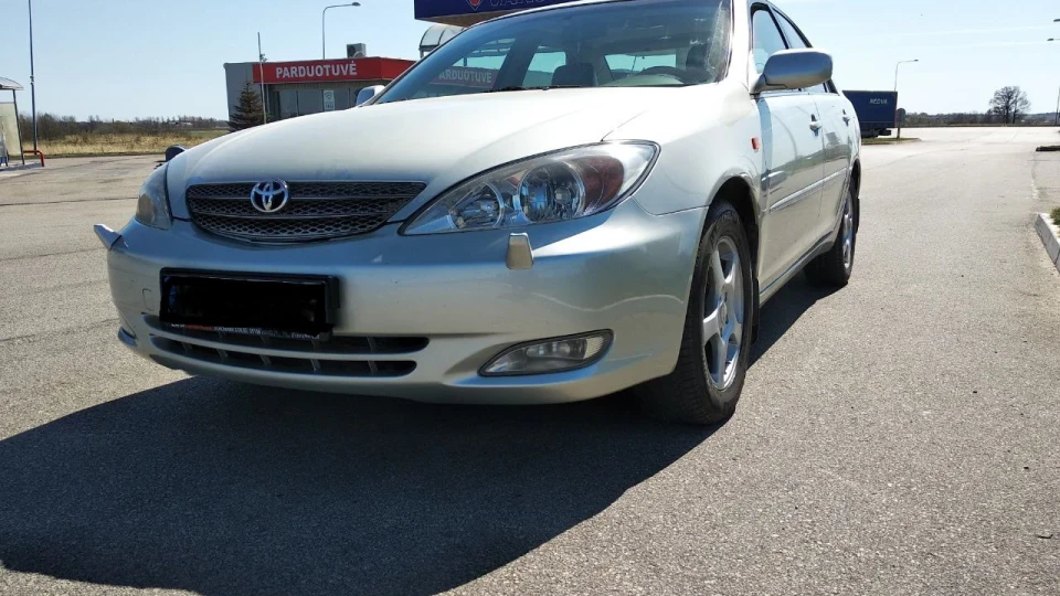 Toyota Camry 2