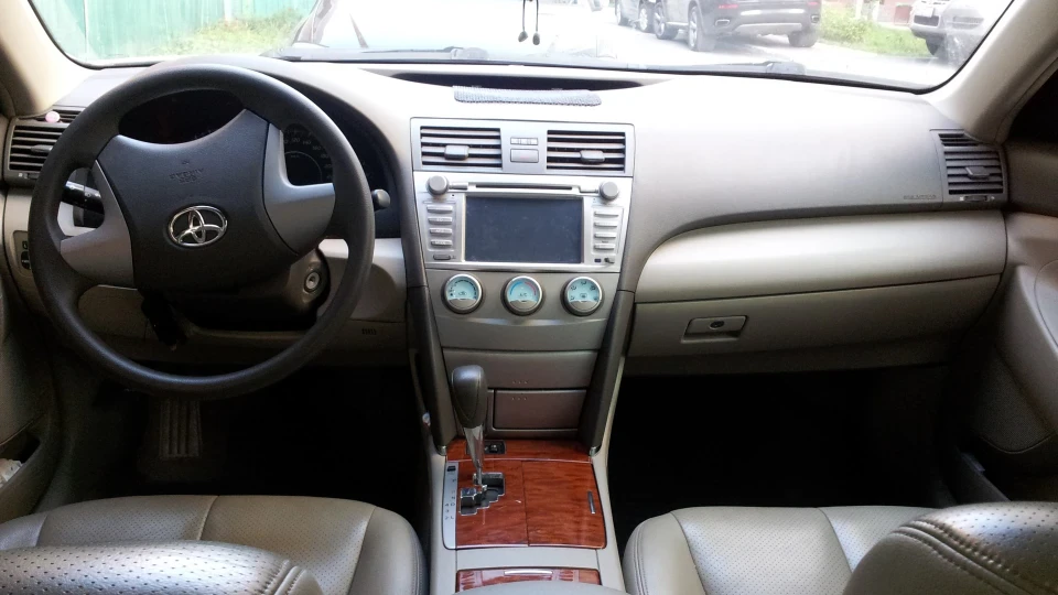 Toyota Camry 4