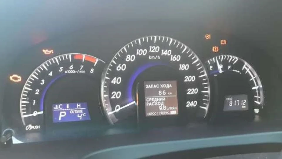 Toyota Camry 4