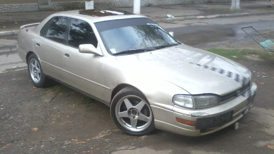Toyota Camry 4
