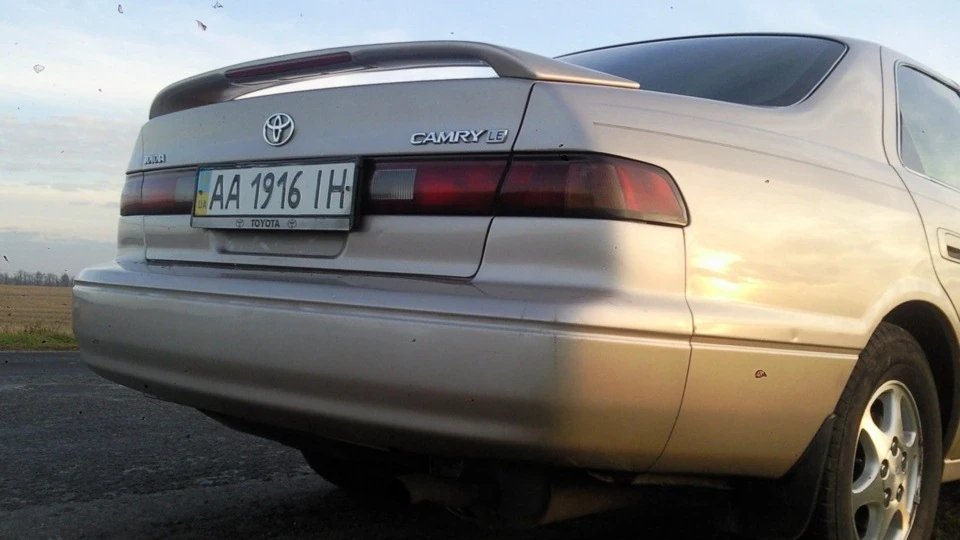 Toyota Camry 4
