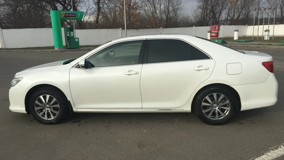 Toyota Camry 2