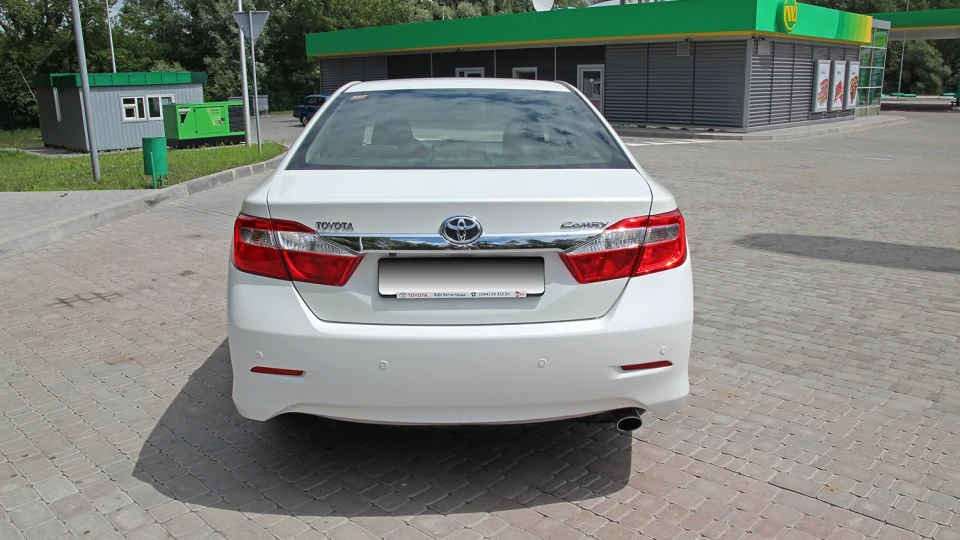 Toyota Camry 3