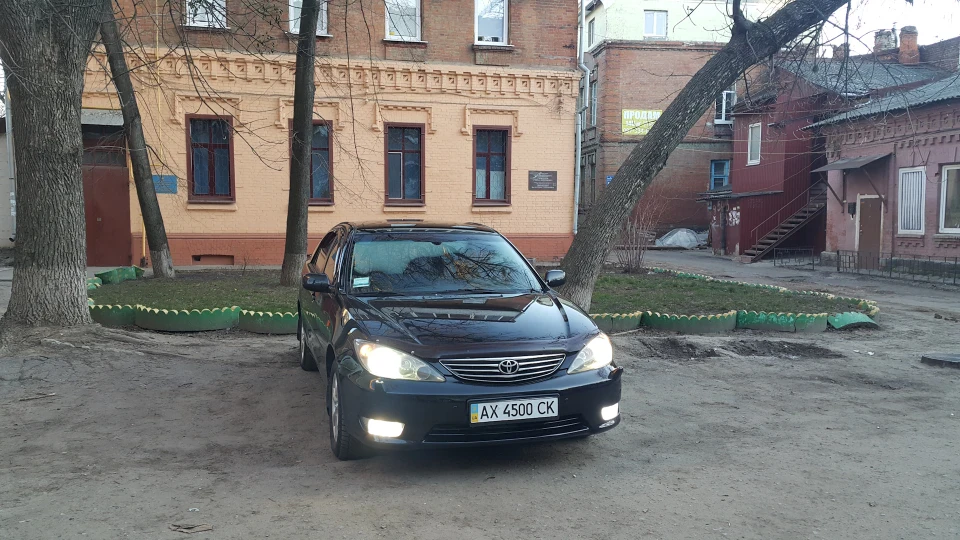 Toyota Camry 2