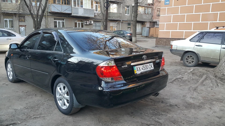 Toyota Camry 3