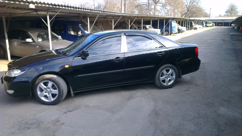 Toyota Camry 4