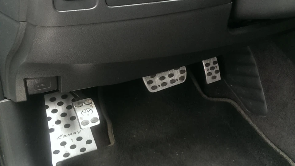 Toyota Camry 4