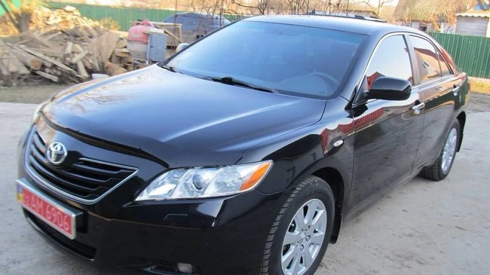 Toyota Camry 4