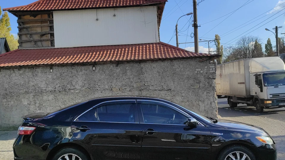 Toyota Camry 2