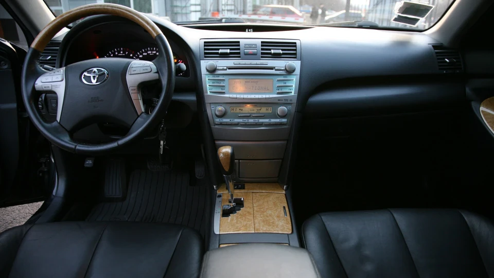 Toyota Camry 2