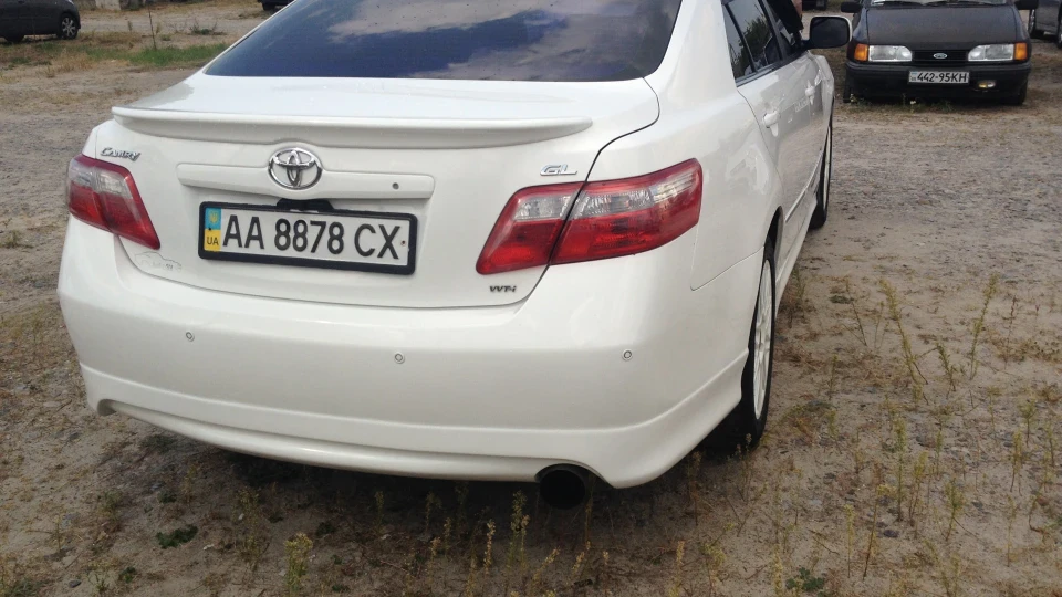 Toyota Camry 4