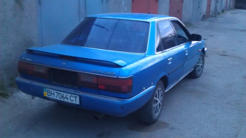 Toyota Camry 4