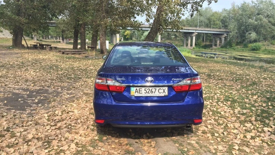 Toyota Camry 4